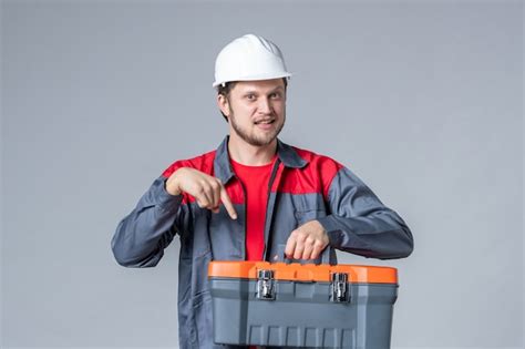 Vista Frontal Construtor Masculino De Uniforme E Capa De Ferramentas