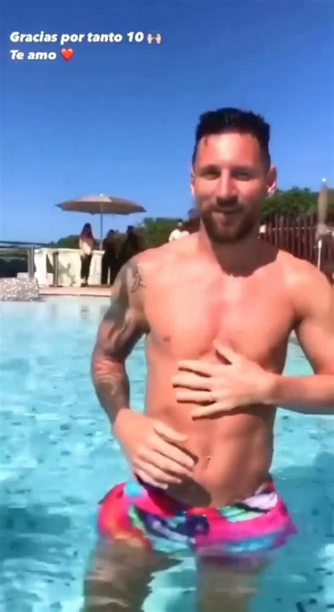 Messi Un Crack Dentro Y Fuera De La Cancha Fotos Videos Y Saludos En Plenas Vacaciones En Ibiza