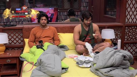 Bigg Boss Ep Sneak Peek Dec Sidharth Shukla Paras