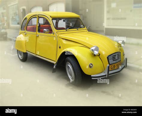 yellow citroen deux chevaux parked by roadside Stock Photo - Alamy