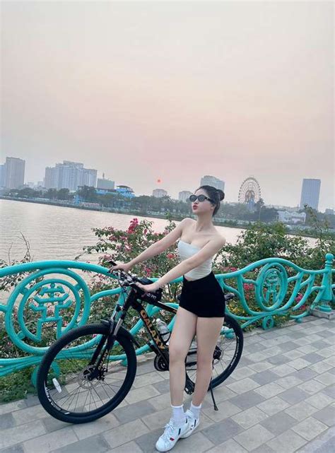 Nh Tiktoker Ho I Th Tr N Bikini Khoe V Ng C C Hot