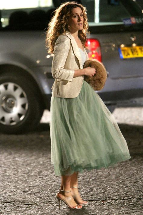 15 Looks Icónicos De Carrie Bradshaw Que Pasaron A La Historia De La Moda