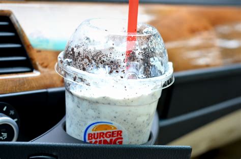 food and ice cream recipes: REVIEW: Burger King Oreo Shake