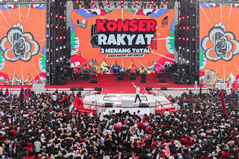 Foto Hary Tanoesoedibjo Hadiri Konser Rakyat Menang Total Di Banyuwangi