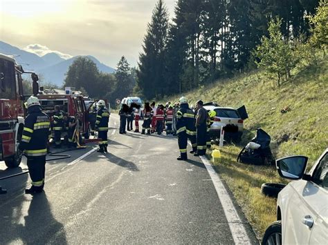 Einsatz L Uft Schwerer Unfall Auf Der Gailtal Stra E In Minuten