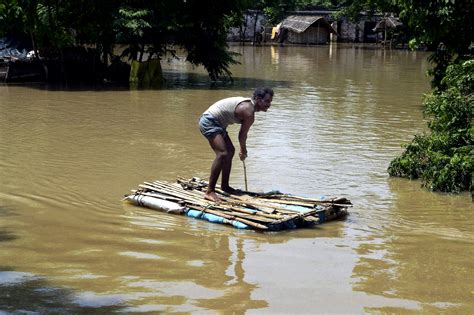 At least 40 dead from floods in central, eastern India | CGTN America