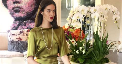 Emina Çunmulaj shijon pushimet në vendlindje publikon fotografi në bikini Telegrafi Telegrafi