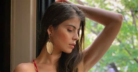 Hermana de Ana Bárbara Arrasa en las Redes Mostrando Cuerpazo con Fotos en Diminuto Bikini