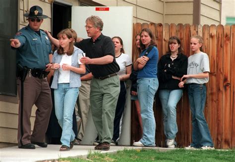 Columbine High School Shooting Colorado World Mourn 13 Dead