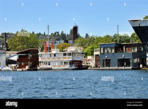 Houseboats at the Lake Union, Seattle, WA, the area where the movie ...