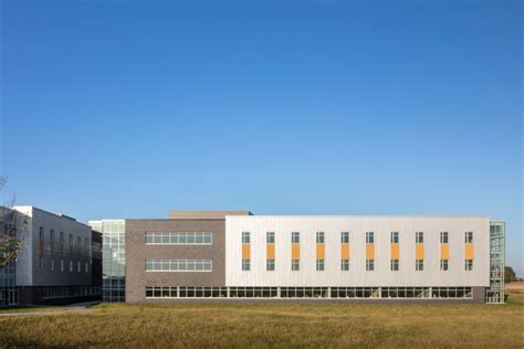 Waukee Northwest High School – FRK Architects + Engineers