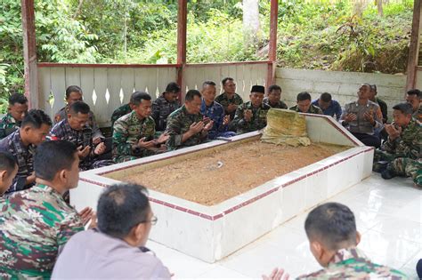 Sambut Ramadhan Danrem Lilawangsa Ziarah Ke Makam Pahlawan