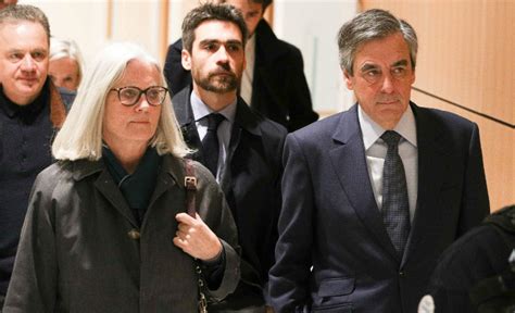 Procès Fillon le parquet requiert 2 ans de prison ferme contre