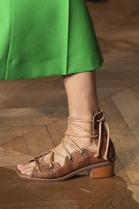 Модные женские босоножки 2020 - 100 фото трендов, тенденций, моделей