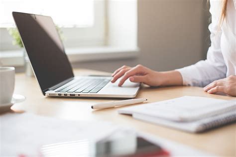 Frau Am Laptop Als Mutter Im Home Office