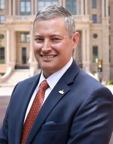 Tarrant County commissioners appoint new administrator, rename building