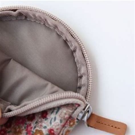 Mochithings A Low Hill Round Pouch