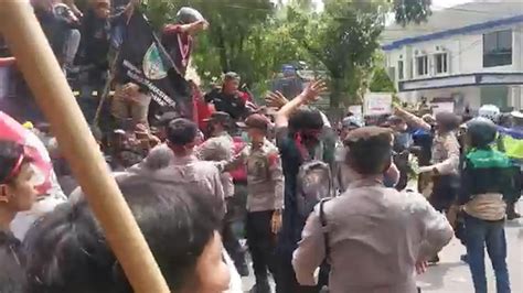 Demo Tuntut Mafia Tanah Di Depan PN Makale Ricuh Polisi Dan Massa Aksi