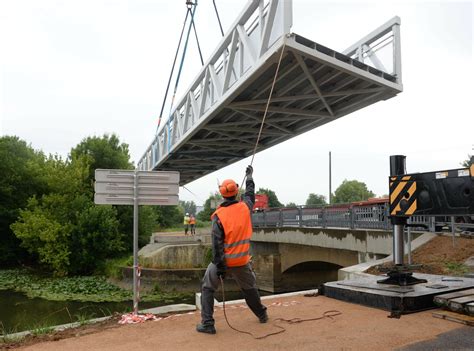 Gri Ges Voie Bleue Limpressionnante Pose Dune Passerelle De M Tres