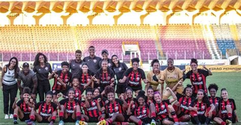 Vitória feminino estreia goleada na primeira fase do Brasileirão da