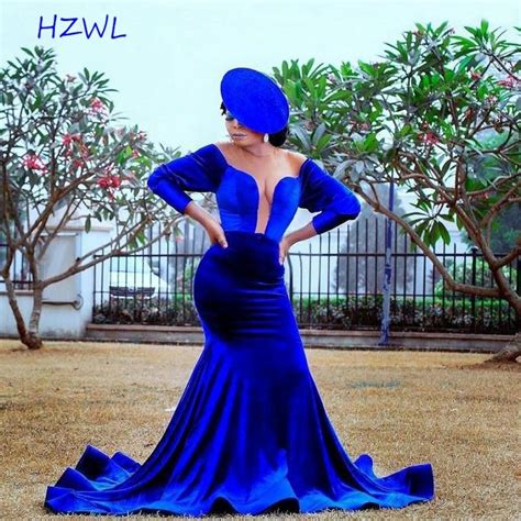 Sexy Royal Blue Velvet Prom Dress Gold Appliques Long Sleeves V Neck