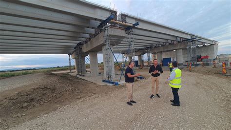 S AU MONTAT PRIMELE GRINZI LA KM 0 AL AUTOSTRAZII MOLDOVEI Primul Lot