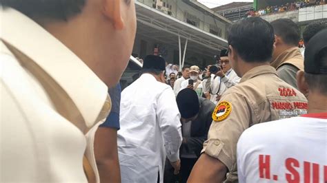 Foto Didampingi Ahy Rk Prabowo Kampanye Perdana Ke Ponpes Miftahul