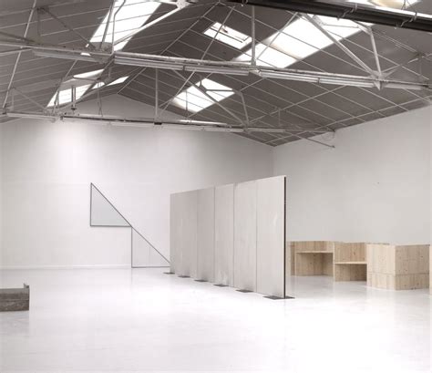 Nude White Lieux Publics Blanc