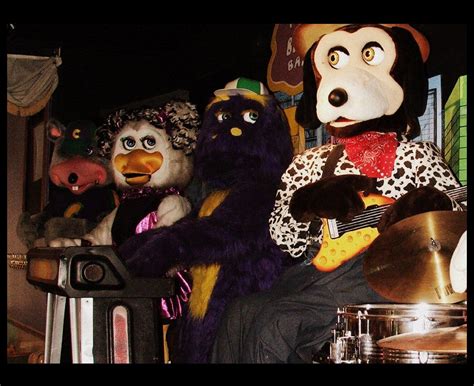 The Chuck-E-Cheese animatronics scared me as a kid : r/nostalgia