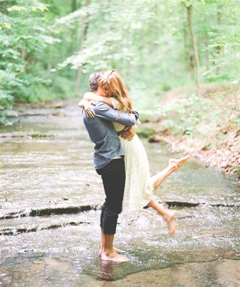 Outdoor Couples Photography Poses