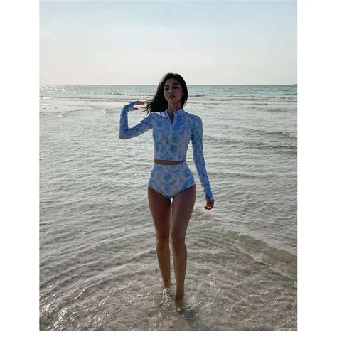 Mẫu mới 2021 Bikini hoạt tiết loang xanh dương bầu trời hai mảnh bộ bơi tay dài chống nắng