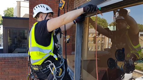 Who Are The Best Emergency Glaziers In London