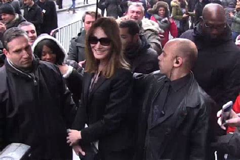 Exclu Vid O Carla Bruni Sarkozy Assiste Au D Fil De Jean Paul