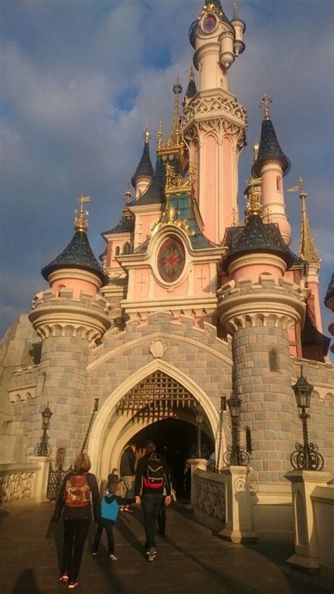 Sleeping Beauty's Castle, Disneyland Paris 2015 | Sleeping beauty ...