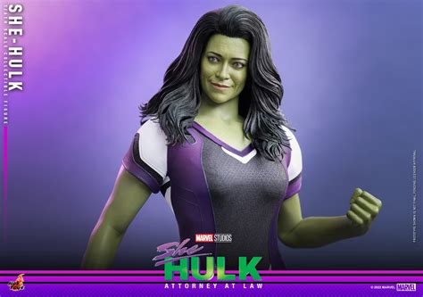 She Hulk Smashes Her Way To Hot Toys With New 1 6 Scale Figure