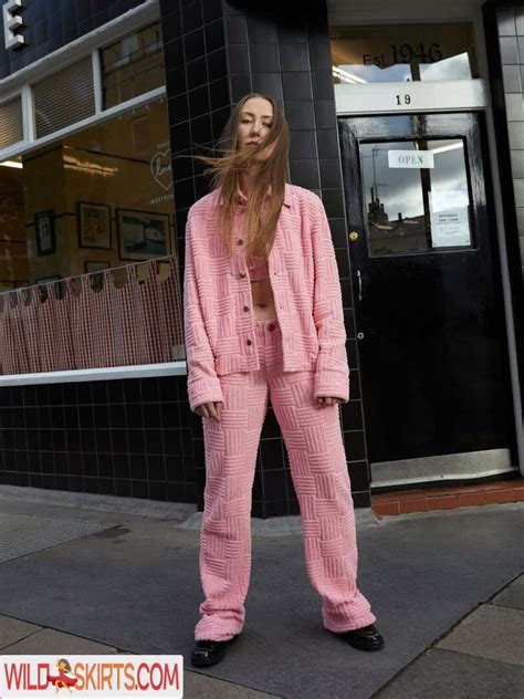 Erin Doherty Erinrdoherty Nude Instagram Leaked Photo