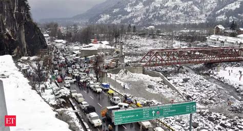 Manali Snowfall Watch Snowfall In Manali Narkanda Turns Himachal