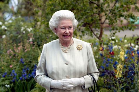 Mort D Elizabeth II Pourquoi La Reine Ne Portait Presque Jamais De