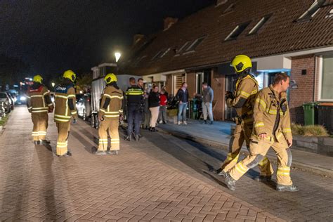 Vlammen Uit De Schoorsteen In De Waterlelie Brandweer Rukt Met Spoed