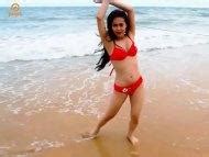 Nang Vui Cang Vui Music Video nude pics página 1