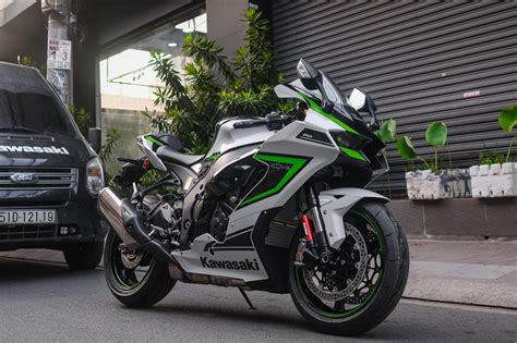 Kawasaki Ninja Zx 10r 2023 Arrives In Vietnam With Attractive Pricing