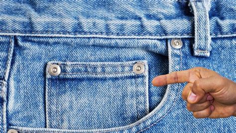 Зачем нужны заклепки и маленький карман на джинсах. Тайна открыта ...
