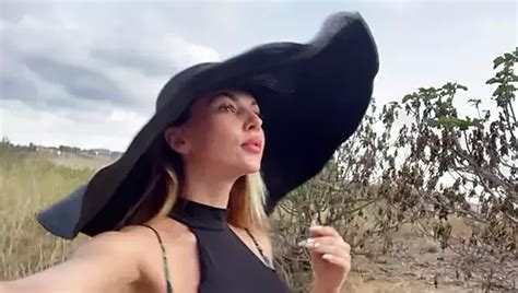 Eine MILF beobachten in einem geschäft unterwäsche an probiert xHamster