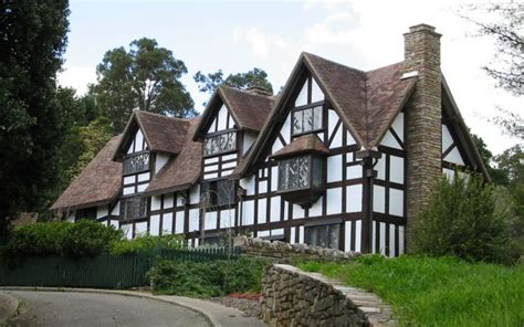 English Renaissance Architecture | Tudor style homes, English house ...