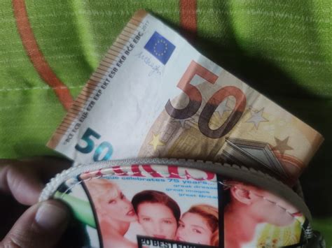 Un Hombre Encuentra Un Bolso Con Euros En Met Lico Y Lo Entrega A