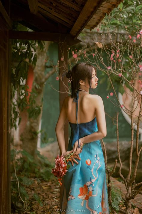 Hot Girl H Kinh T Qu C D N Khoe Vai Tr N G I C M Trong B Nh N Xu N B O D N Tr