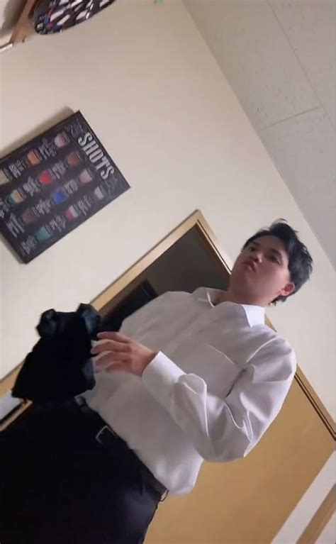 Hot Girl H I D Ng Khoe Chung V I Ng I T Nh Tin N B N Nh T Ch Ng Trai S H Ng Nh B I