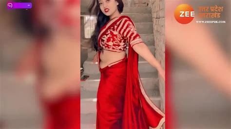 Watch Breaking News Bhabhi Very Bold Dance Stairs In A Bright Saree Watch Hot Indian Bhabhi