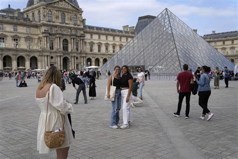 French tourism better than pre-COVID, despite climate woes | AP News