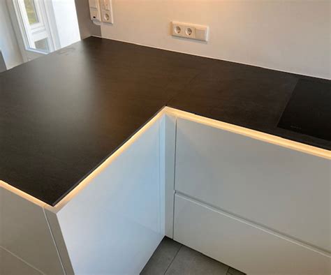 RWR Reichardt Naturstein Küchenarbeitsplatte Keramik Basalt Black